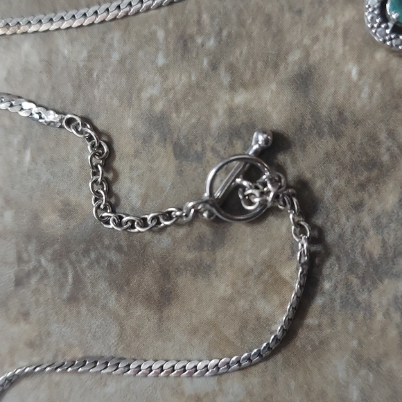 Victorian inspired Emerald and natural white zircon Sterling Silver Necklace - Picture 10 of 13